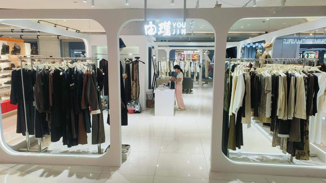 由瑾女裝在水晶城購物中心開業(yè)啦！