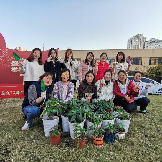 學(xué)出樂(lè)趣 共創(chuàng)美好——廬陽(yáng)建華文創(chuàng)園開(kāi)展綠植養(yǎng)護(hù)小課堂活動(dòng)
