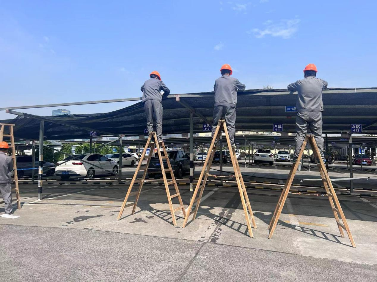 錢江商城停車場(chǎng)更換遮陽(yáng)網(wǎng)助力服務(wù)再提升