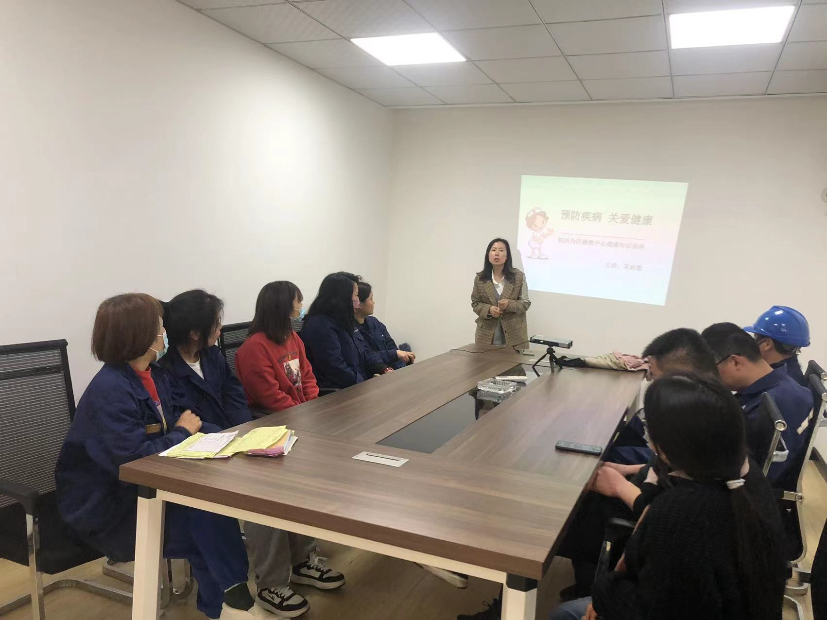 關(guān)注健康，遠(yuǎn)離疾病