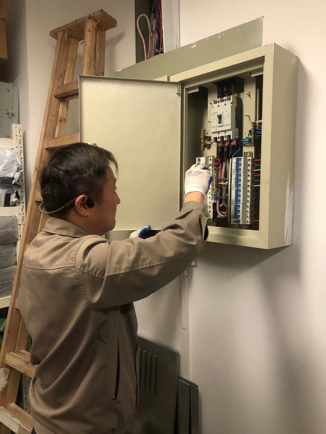 “嚴(yán)”字當(dāng)頭重排查，杜絕隱患予心安——文創(chuàng)園開展電路安全排查工作