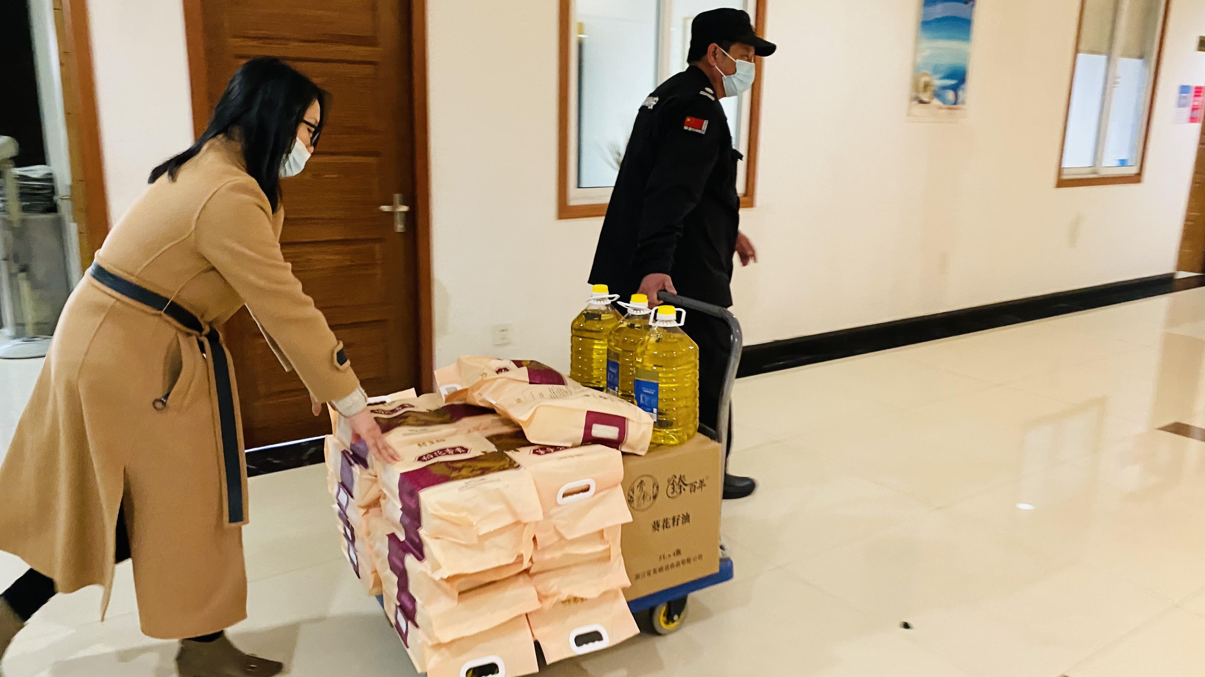 心系員工，溫暖新春！ 錢江商城為全體員工發(fā)放春節(jié)福利