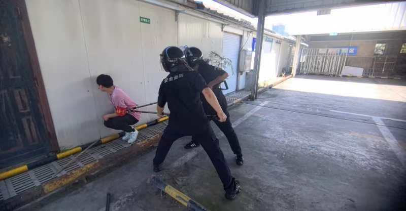 以“演”促練 以“練”筑防——錢(qián)江商城開(kāi)展反恐防暴應(yīng)急演練