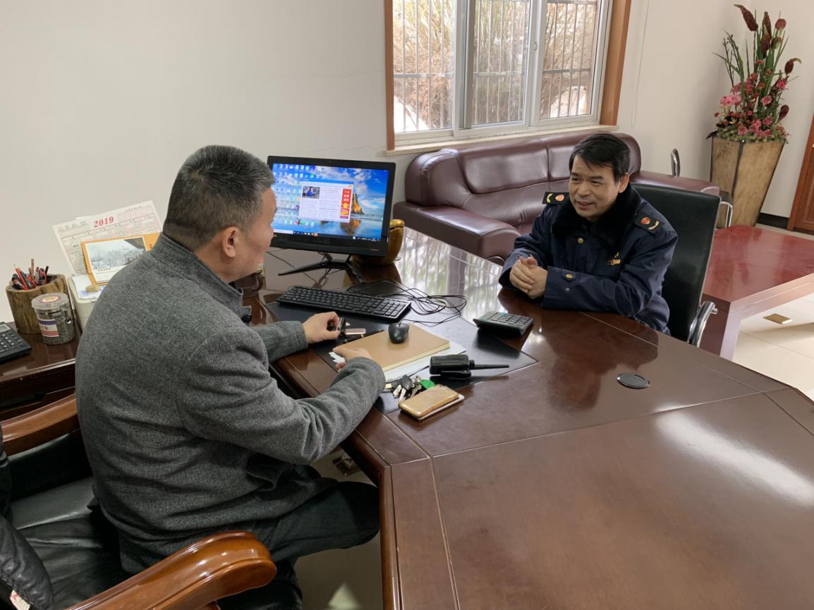 1-7大關(guān)市場(chǎng)監(jiān)管所高雙清所長(zhǎng)走訪錢江商城111.jpg 1-7大關(guān)市場(chǎng)監(jiān)管所高雙清所長(zhǎng)走訪錢江商城111.jpg