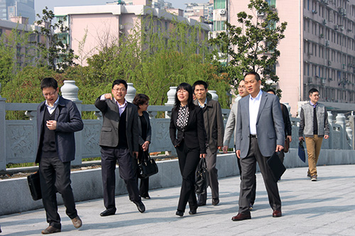 20150329中央黨校課題組專家一行蒞臨建華文創(chuàng)園調研 (1).jpg 20150329中央黨校課題組專家一行蒞臨建華文創(chuàng)園調研 (1).jpg