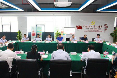 20180828杭州市稅務(wù)局副局長(zhǎng)樓方宏一行蒞臨運(yùn)河汽車(chē)電商園 (1).jpg