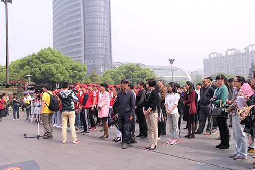 建華文創(chuàng)園黨團代表參加“網(wǎng)淘”志愿者活動 (1).jpg 建華文創(chuàng)園黨團代表參加“網(wǎng)淘”志愿者活動 (1).jpg